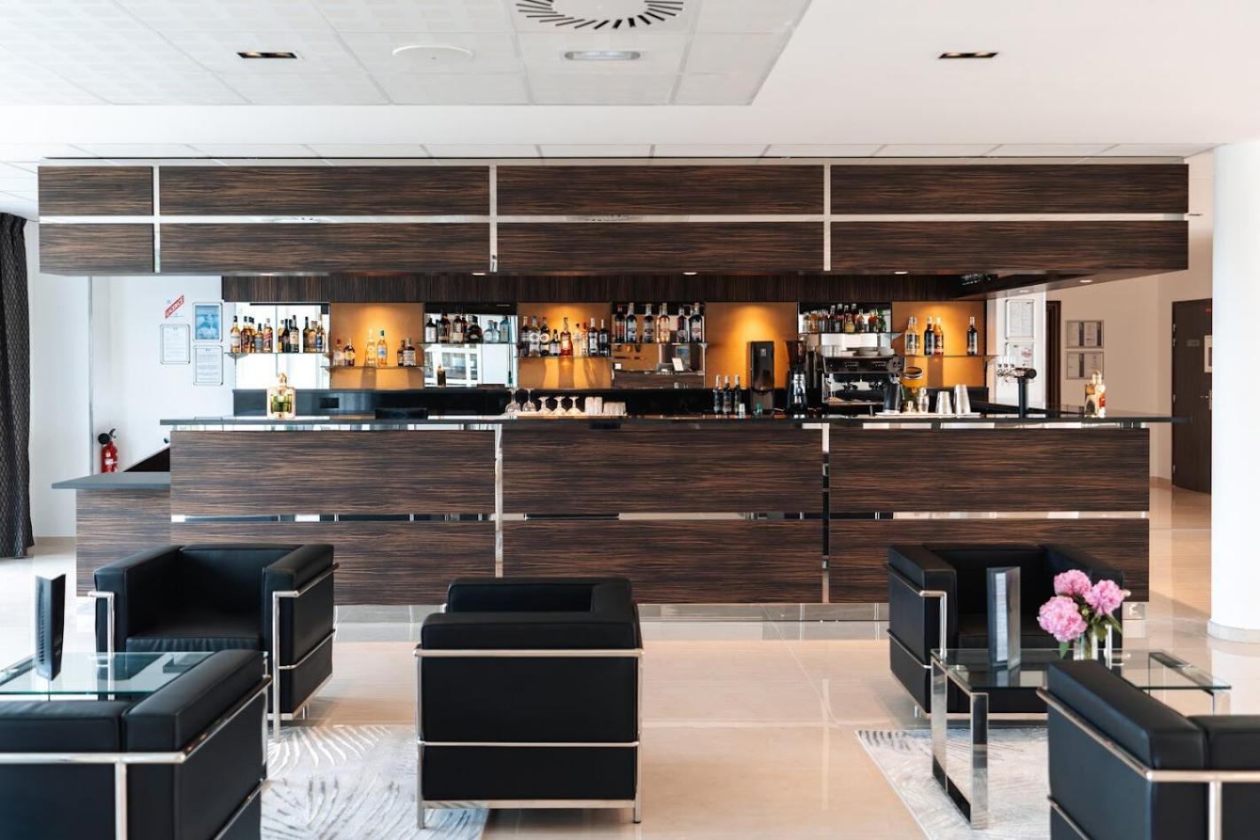 Westotel Taverny - Paris Val-D'Oise Экстерьер фото